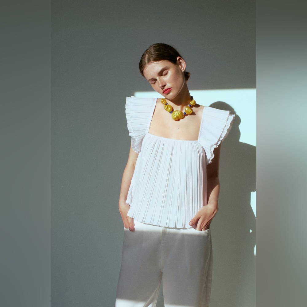 New with tags Zara pleated top
